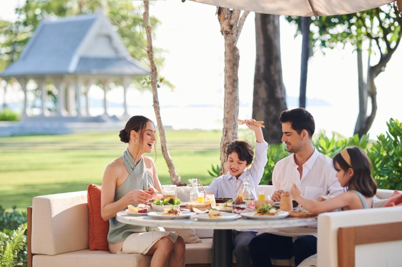 盛泰澜苏梅查汶海滩度假村酒店 外观 照片 Family dining at the beach